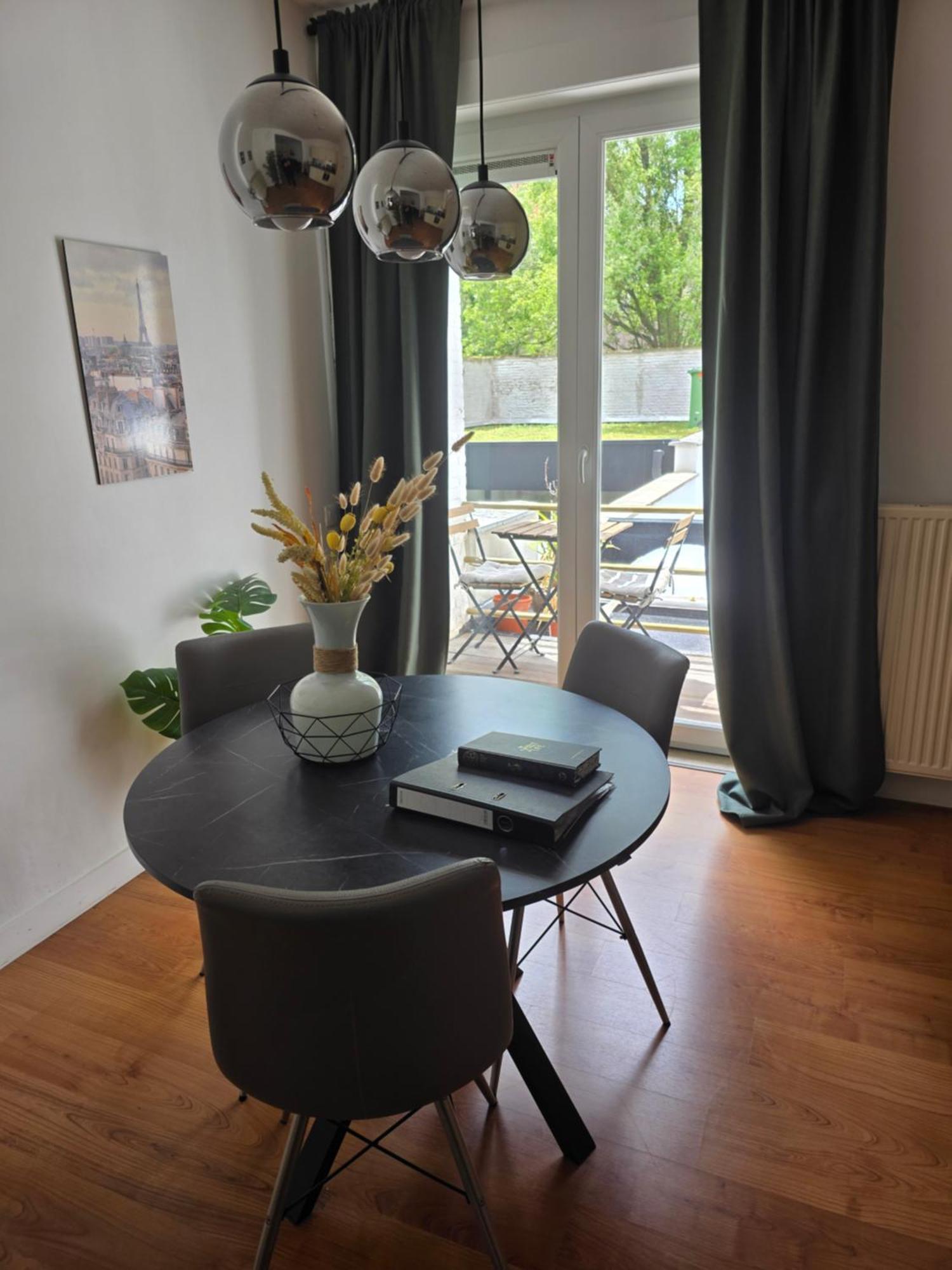 Appartement Lovely & Modern In The Heart Of